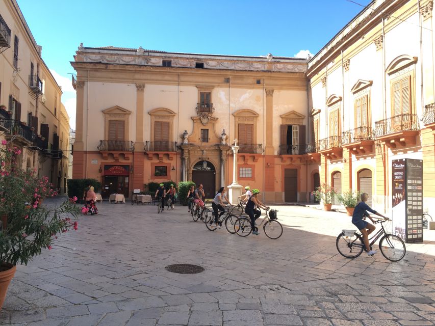 Palermo: Historic Center Guided Bike Tour with Food Tasting - Key points at a glance