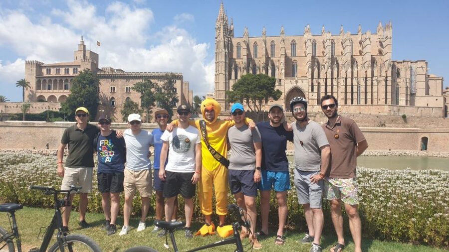 Palma de Mallorca: Guided Bicycle Tour with Tapas & a Drink - Tapas at Plaza Mayor