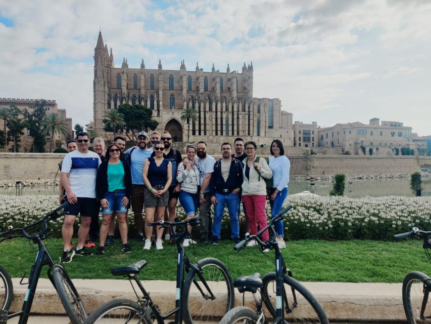 Palma de Mallorca: Guided Bicycle Tour with Tapas & a Drink - How the pace feels on the street