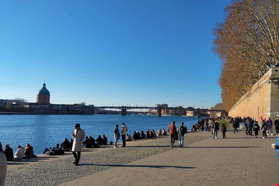 Panoramic Toulouse, e-bike ride, and cable car - Following the Garonne from Daurade to Pont Neuf