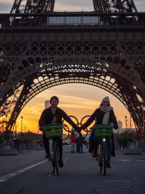 Paris before the crowds, bike tour & Breakfast - The Louvre Pyramid without the usual photo battle