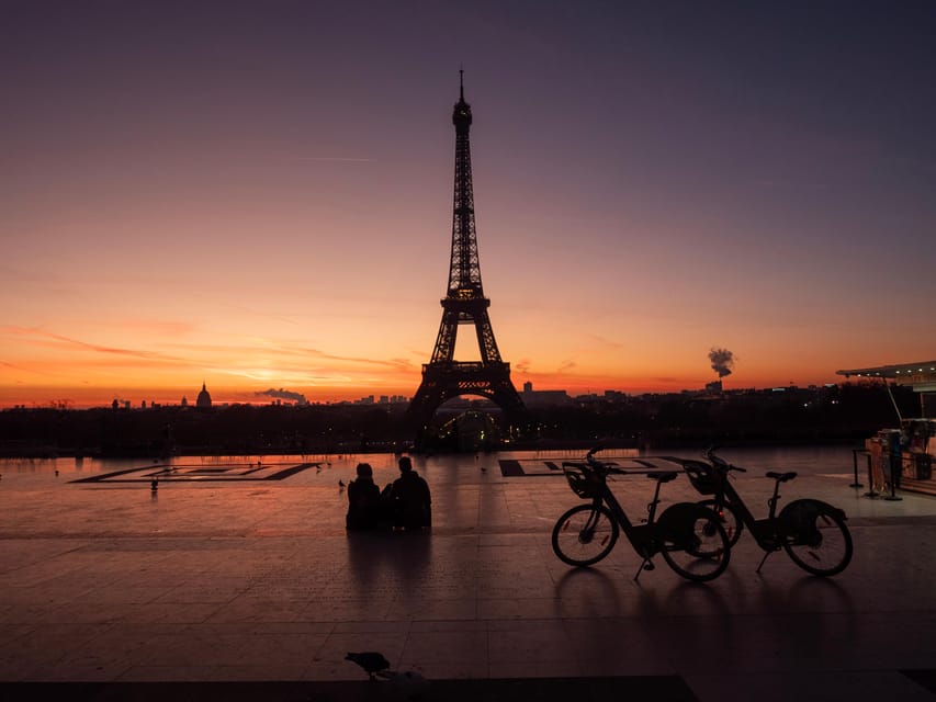 Paris before the crowds, bike tour & Breakfast - Along the Seine to Notre Dame
