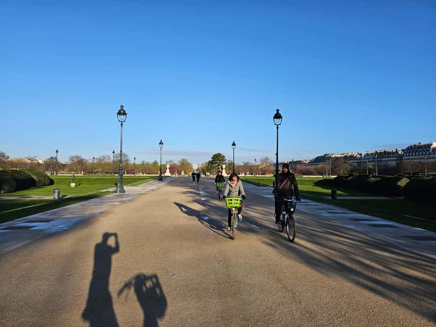Paris before the crowds, bike tour & Breakfast - Coffee, pastry, and the question of mulled wine