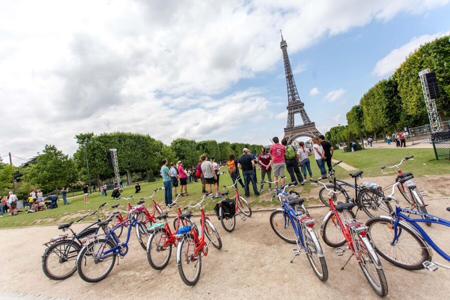 Paris Bike Tour: Eiffel Tower, Place de la Concorde & More - Weather, clothing, and comfort