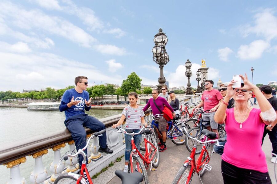 Paris Bike Tour: Eiffel Tower, Place de la Concorde & More - Why a bicycle works so well in Paris