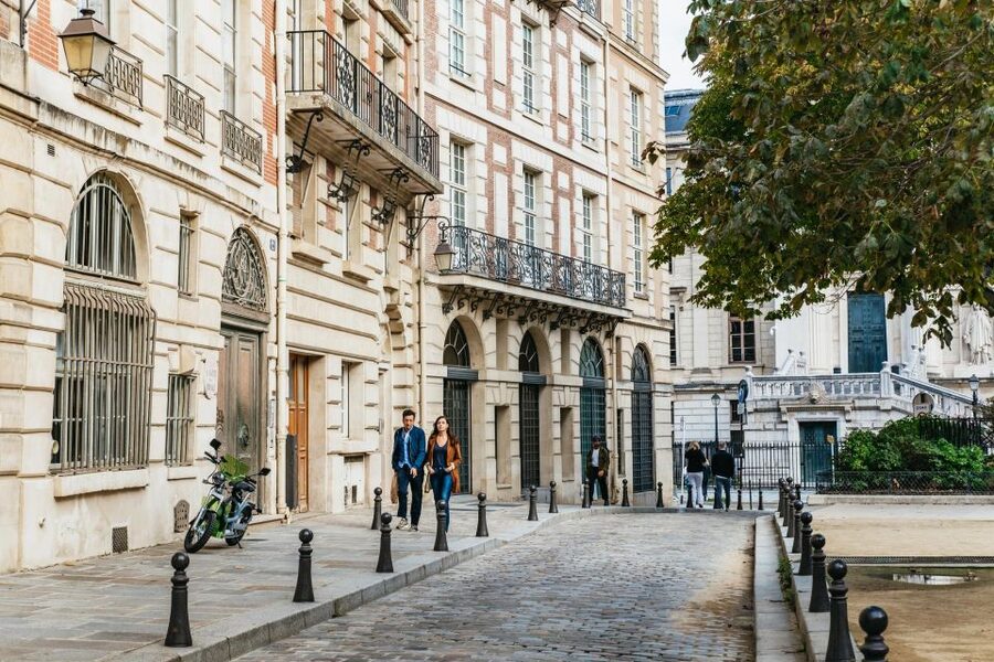 Paris: Charming Nooks and Crannies Bike Tour - Who should book this ride?