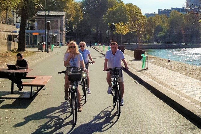 Paris: Charming Nooks and Crannies Bike Tour - Saint Louis Island and the medieval Marais