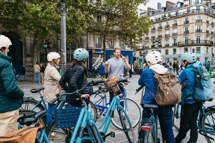 Paris: Charming Nooks and Crannies Bike Tour - Guides, group size, and riding safety