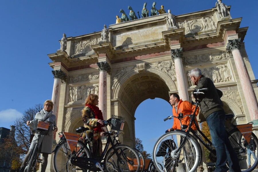 Paris: City Highlights Bike Tour - Hôtel de Ville, Île de la Cité, and Notre Dame