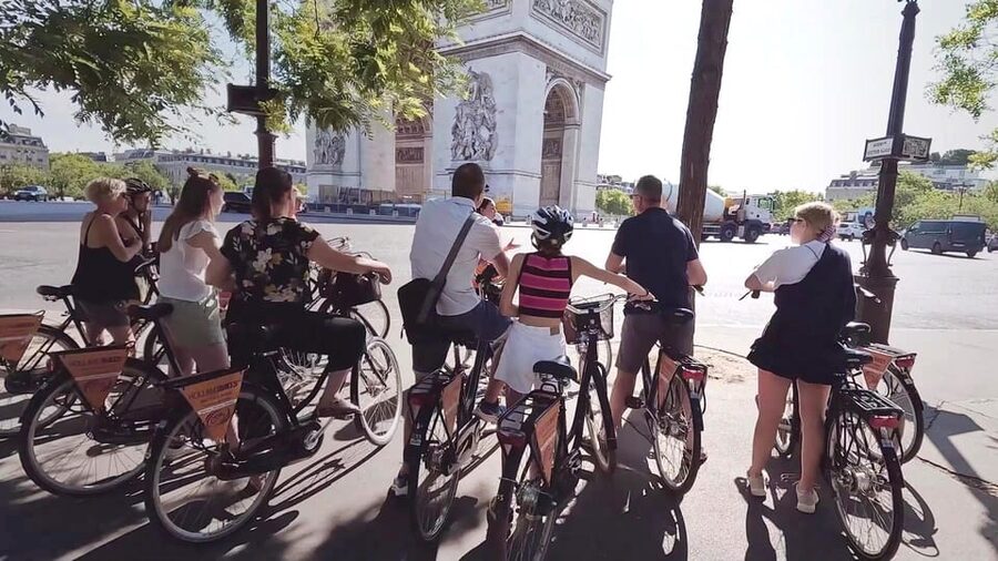 Paris: City Highlights Bike Tour - Guides, bikes, and the pace of the ride