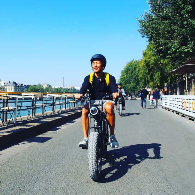 Paris: City Highlights Private Electric Bike Tour - Along the Seine toward the Eiffel Tower