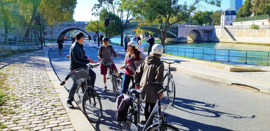 Paris: City Treasures Bike Tour - Along the Seine, where Paris opens up