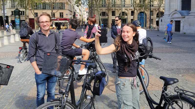 Paris: City Treasures Bike Tour - Guides make the difference