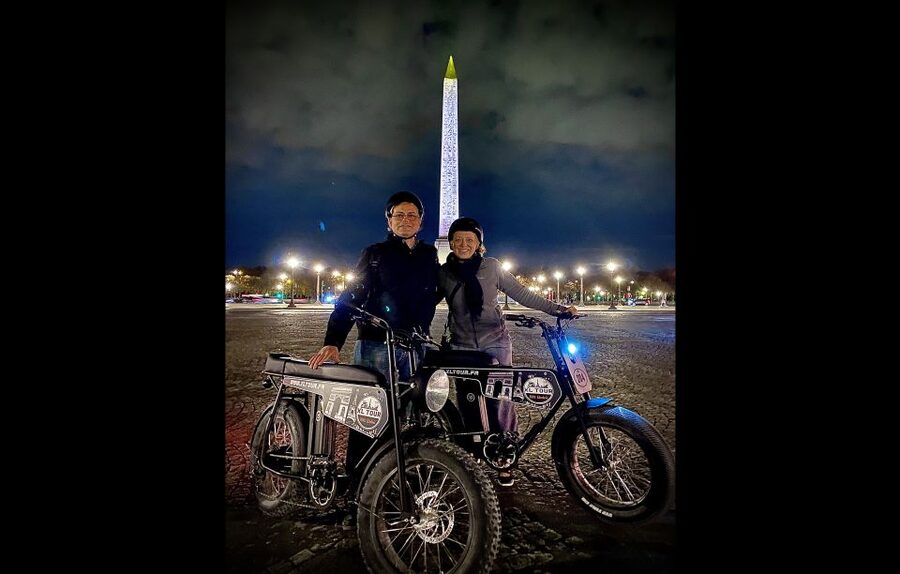 Paris: Eiffel Tower and Notre Dame Night Tour by E-Bike - Pont Neuf, Pont des Arts, and the island monuments