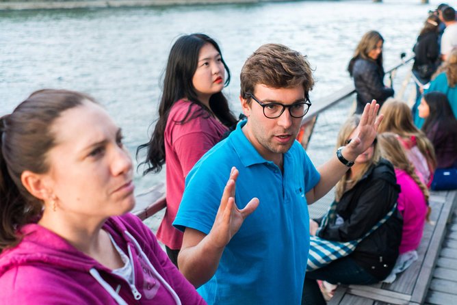 Paris Evening Bike Tour with 1-hour Seine River Cruise - The Louvre courtyard and Pont Neuf