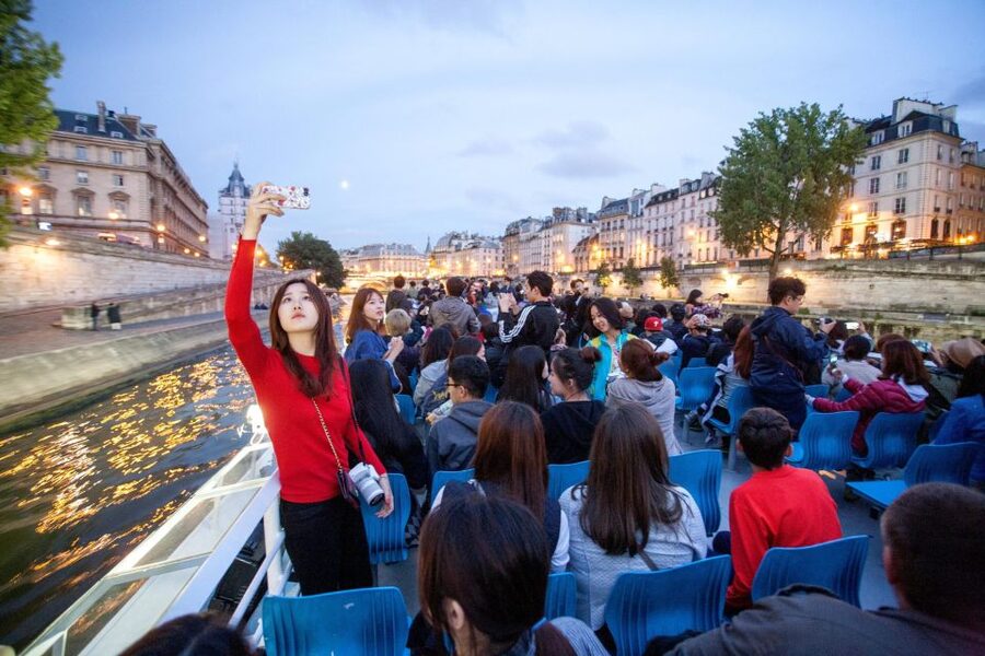 Paris Evening Snapshot Bike Tour - Guide quality and the value of local advice