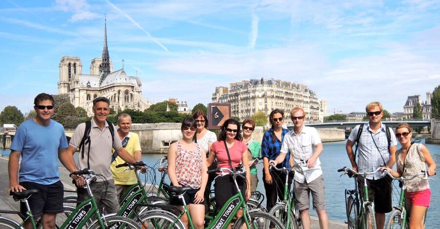 Paris: Famous Monuments Cycling Tour - Pont des Arts and the Louvre courtyards