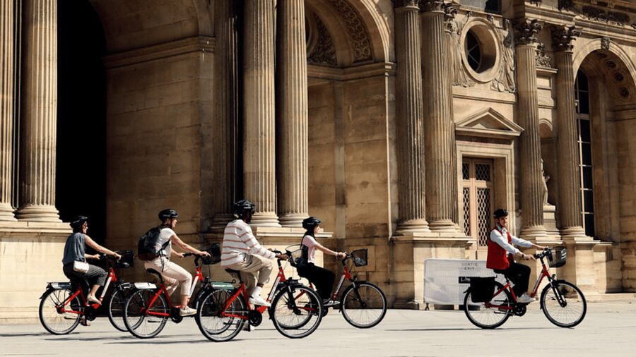 Paris Guided Bike Tour - The grand westward sweep to the Arc de Triomphe
