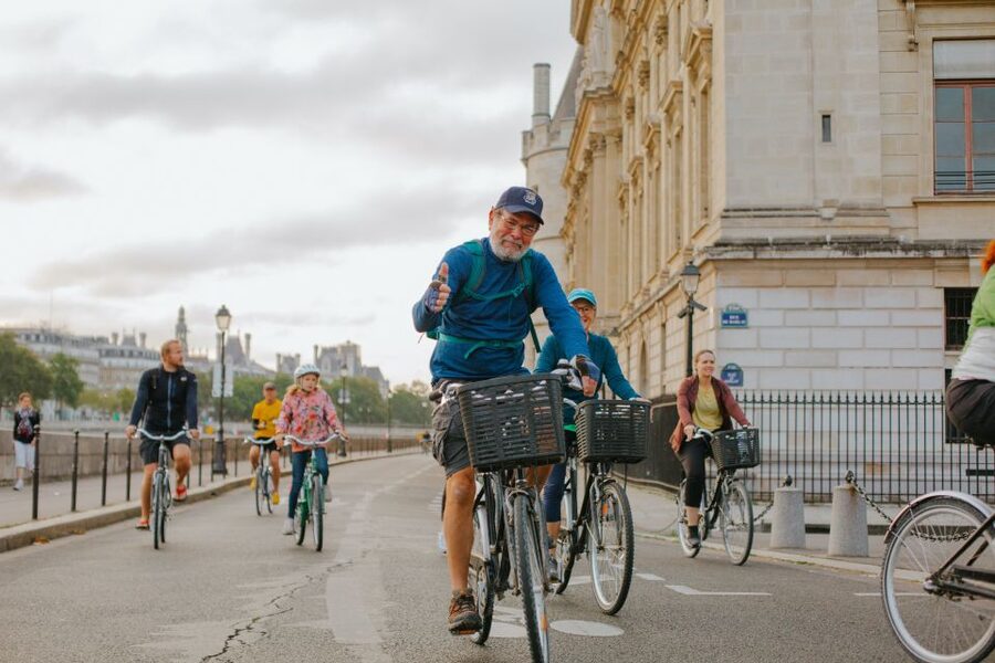 Paris: Guided Bike Tour Like a Local - Starting at Le Peloton Café