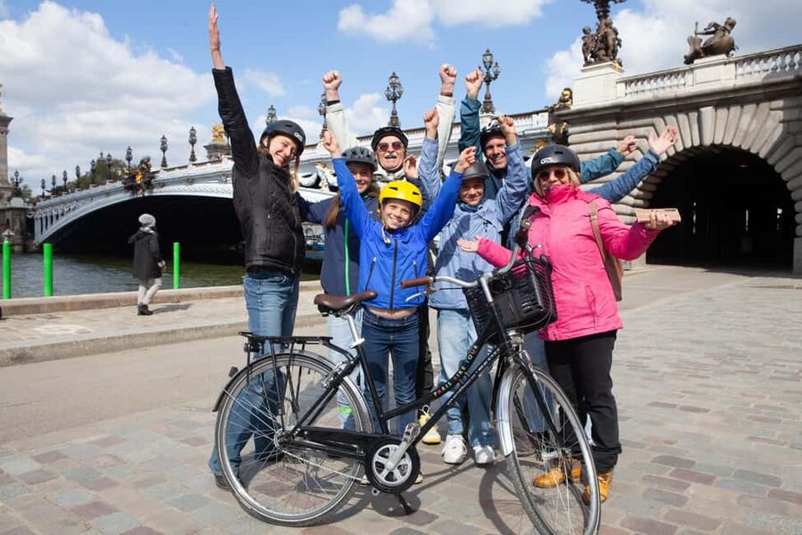 Paris: Guided Bike Tour of Must-See Sights - Pont Neuf, the Louvre, and the Tuileries