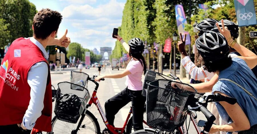 Paris Guided Bike Tour - Starting near the Louvre at Place des Pyramides