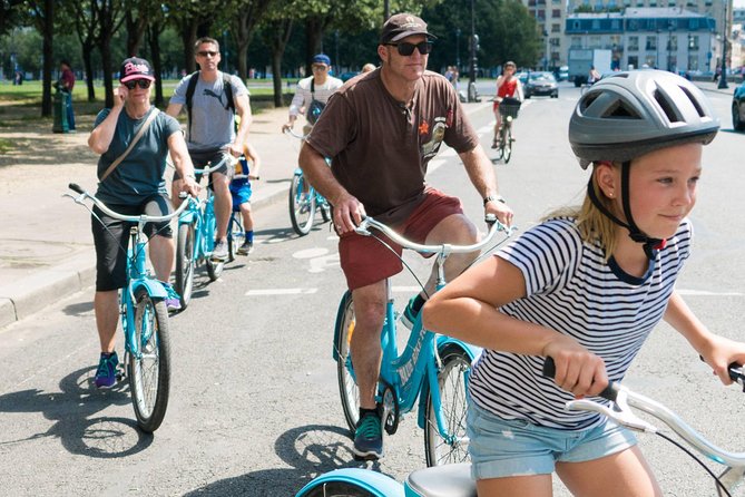 Paris Highlights Bike Tour: Eiffel Tower, Louvre and Notre-Dame - Starting at Saint-Michel and Getting Set Up