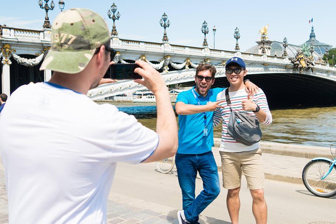 Paris Highlights Bike Tour: Eiffel Tower, Louvre and Notre-Dame - Rue Cler and the Midway Food Stop