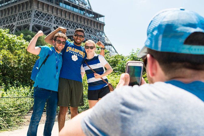 Paris Highlights Bike Tour: Eiffel Tower, Louvre and Notre-Dame - Along the Seine, Through Concorde, and Toward the Grand Palais