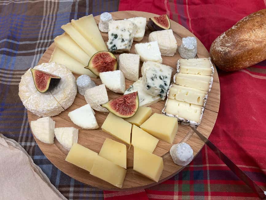 Paris Marais Bike Tour with Cheese & Sweet Tastings - Île de la Cité and Notre-Dame