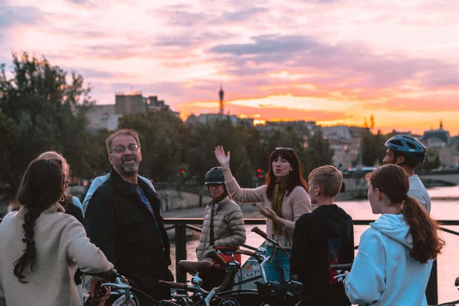 Paris: Night Small-Group Bike Tour & Boat Cruise - The guides make or break the ride