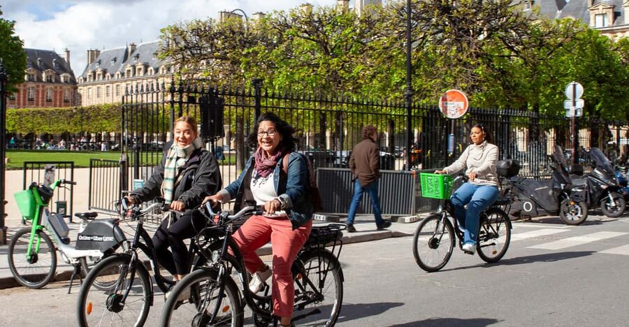 Paris: Scenic E-bike tour with optional Seine Cruise - From the Marais to the old heart of Paris