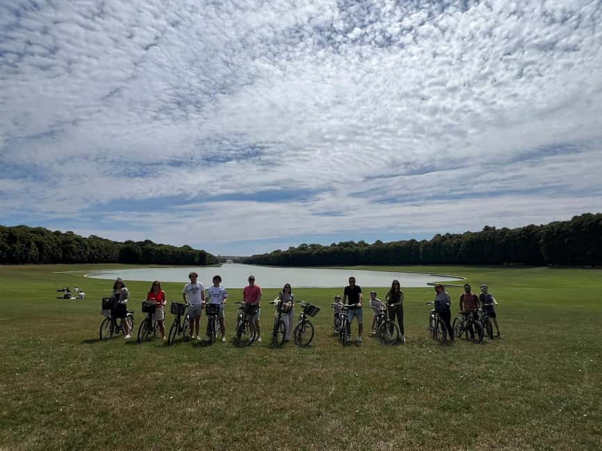 Paris: Versailles Golf Cart & Bike Tour with Palace Entry - A picnic lunch with Angelina treats