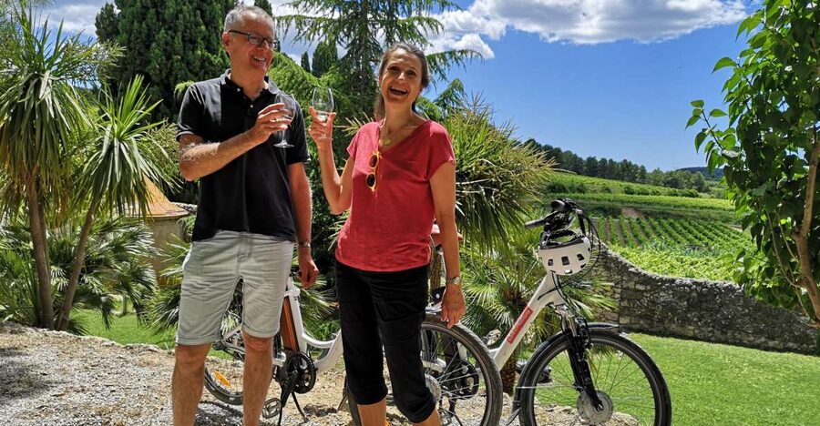 Penedès/BCN: Self-Guided eBike Tour with guided Winery Visit - Pedaling through the Penedès vineyards