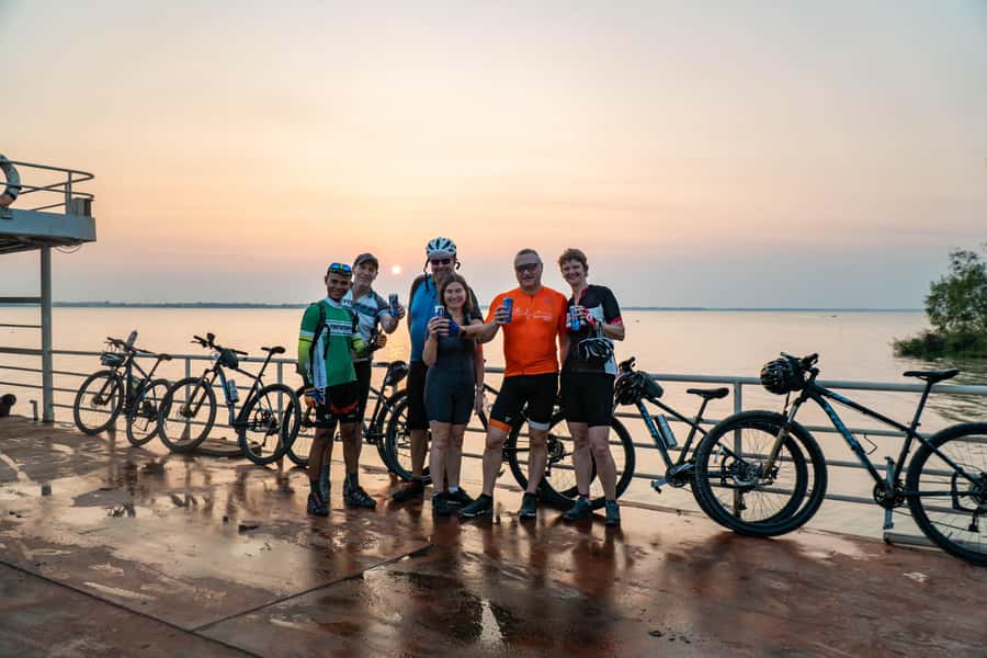 Phnom Penh: Mekong Islands Sunset Bike Tour include drinks - Key points at a glance