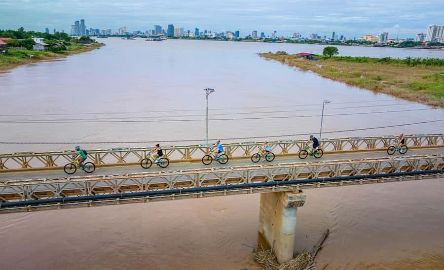 Phnom Penh: Mekong Islands Sunset Bike Tour include drinks - Riding through farms and village roads