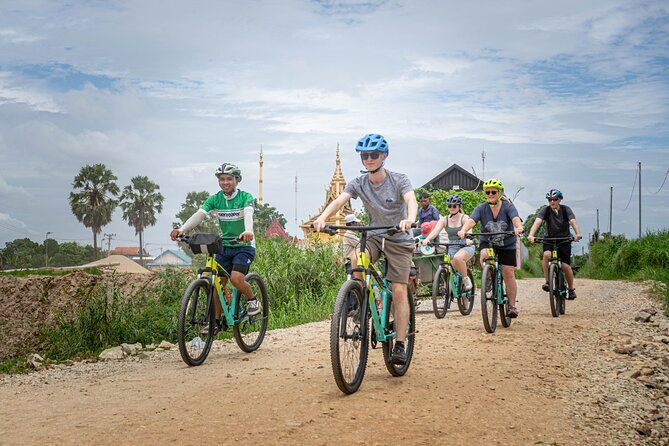 Phnom Penh Silk Island Bike Tour/ E-Bike or Tuk Tuk - Riding the quiet roads of Silk Island