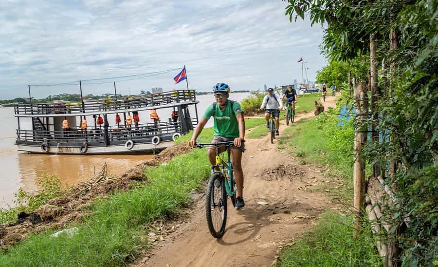 Phnom Penh: Silk Islands Half-Day Bike Tour - Key points at a glance