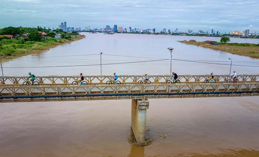 Phnom Penh: Silk Islands Half-Day Bike Tour - Preak Leap and the road away from the city