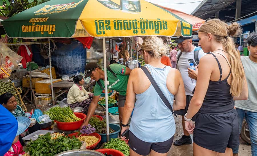Phnom Penh: Silk Islands Half-Day Bike Tour - Akreiy Ksatr Village and the return route