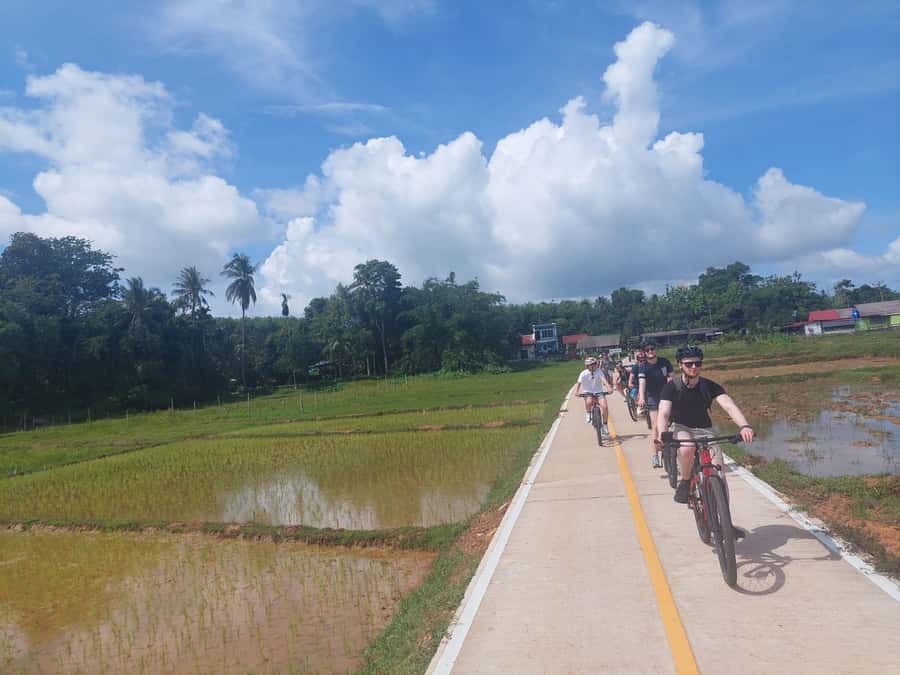 Phuket: Yao Island Cycling and Beach Day-Trip - Beach lunch with Phang Nga Bay views