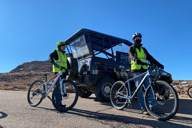 Pikes Peak & Garden of the Gods E-Bike Expedition - Summit cold is part of the experience