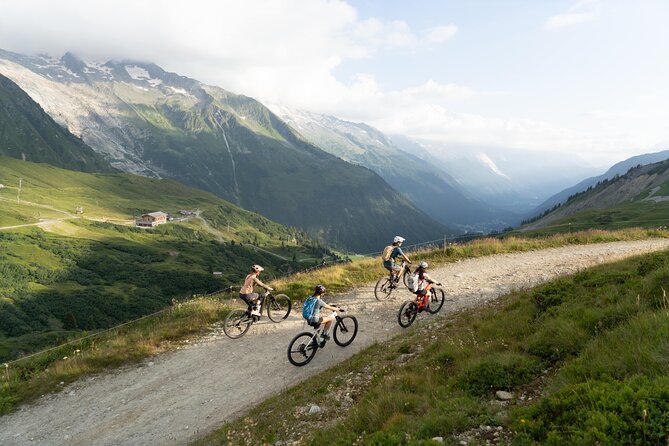 Point of view on the glaciers of Chamonix by electric mountain bike - From Argentière to Les Houches