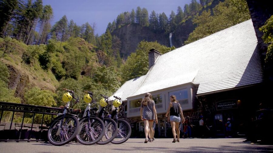 Portland: E-Bike Tour at Multnomah Falls - Latourell Falls offers another substantial pause