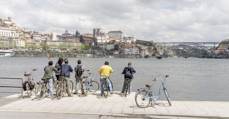 Porto: 3-Hour Bike Tour - From Mira street art to the Douro riverfront