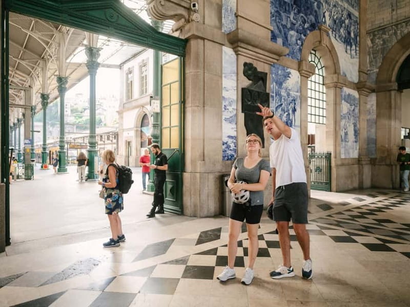 Porto: Highlights in 3 Hours E-Bike Tour - São Bento Station and Avenida dos Aliados