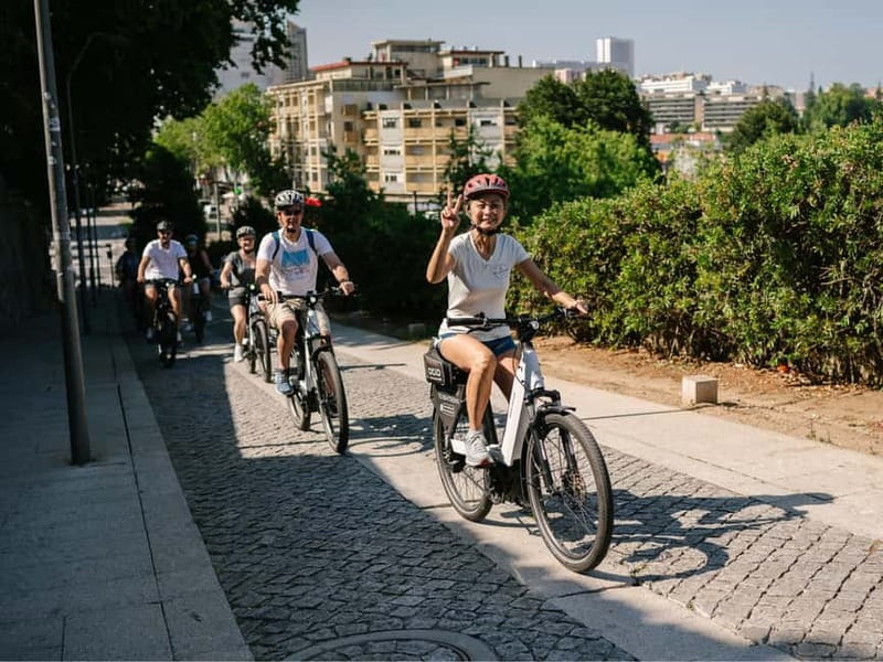 Porto: Highlights in 3 Hours E-Bike Tour - Palácio de Cristal gardens and the riverfront