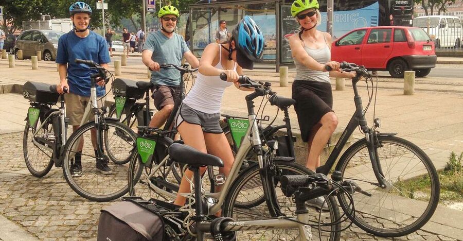 Porto: Historic e-Bike Tour with a guide - Palácio de Cristal Gardens and the first real climb
