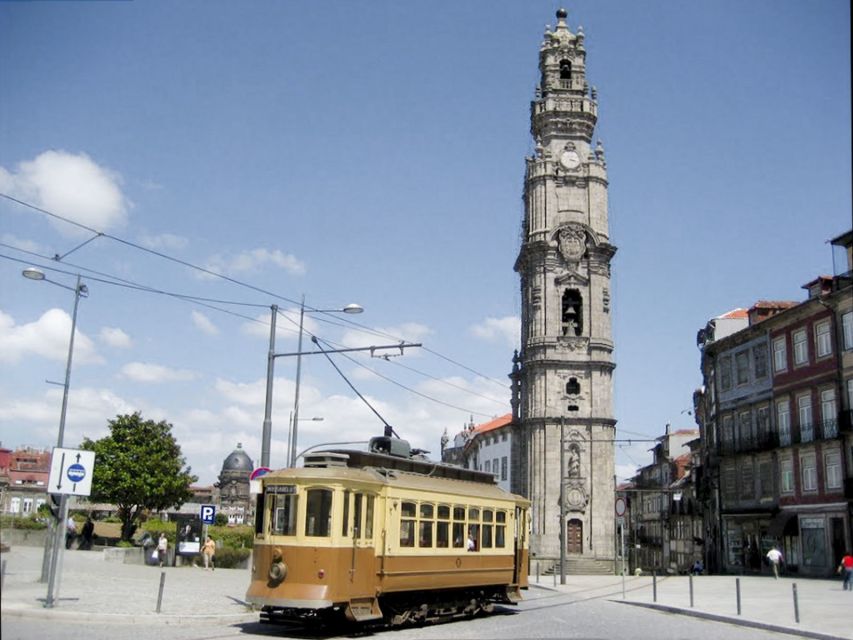 Porto: Historic e-Bike Tour with a guide - Lello Bookstore and the Harry Potter connection