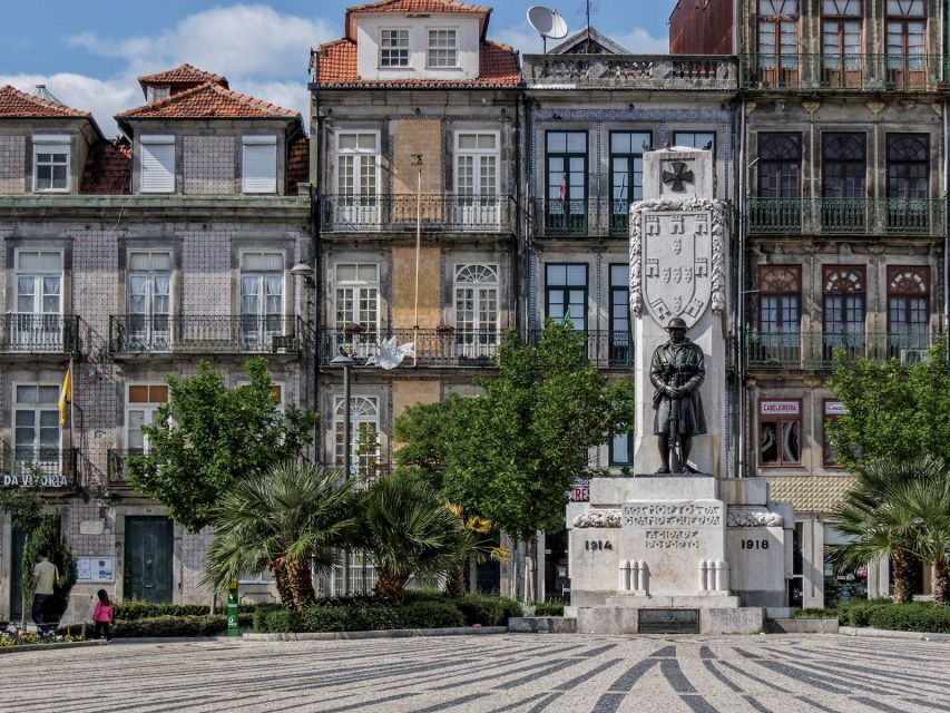 Porto: Historic e-Bike Tour with a guide - São Bento Station: Porto’s grand transport hall