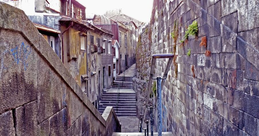 Porto: Private Bike Tour with a Local Guide - Beaches, the She Changes sculpture, and Matosinhos